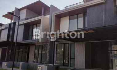 Rumah Baru Modern Minimalis, District 9 Citraland Surabaya, Ada Roofto