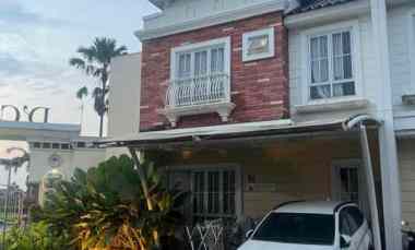 Rumah Hook Depan Taman di Cluster D Cataluna, Jababeka, Cikarang