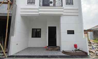 Rumah Baru Modern. Klasik dalam Cluster di Condet Jaktim