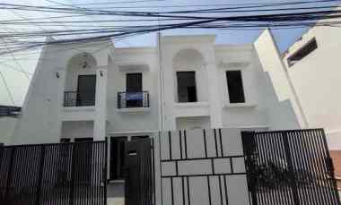 dijual rumah condet raya