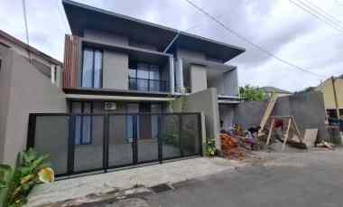 Rumah Baru 2 Lantai, Full Furnished, Lokasi Strategis dekat Kampus Ter