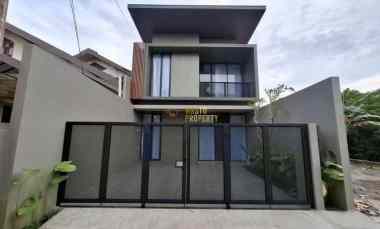 Rumah Baru, Desain Kekinian, 7 menit ke Al Azhar Yogyakarta