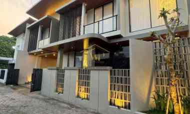 Rumah Mewah, 2 Lantai, Tinggal Masuk di Condongcatur, Sleman