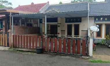 dijual rumah dalam perumahan