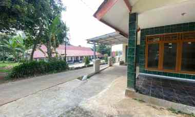 Rumah Pinggir Jalan dekat Sekolah SD Cocok Sambil Buka Warung / Toko