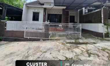 dijual rumah dekat jakal km 8