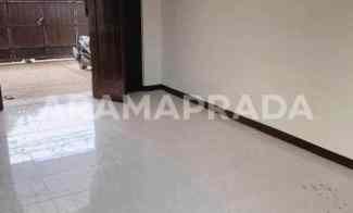 Dijual Rumah Semi-furnished Hadap Timur Rapi Terawat 3 Kamar Denbar