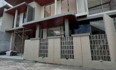 Jual Rumah Mewah 2 Lantai Siap Huni dengan Furnitur Lengkap di Depok