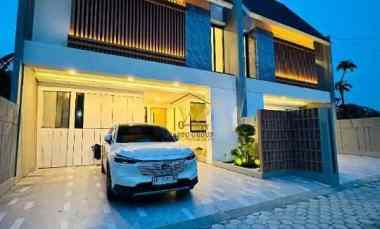 Dijual Rumah 2 Lantai, Desain Modern di Maguwoharjo, Depok