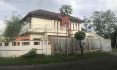 dijual rumah di araya dekat kampus dan