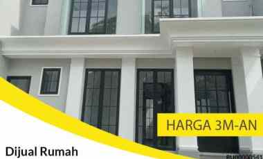 Dijual Rumah di Citraland, Surabaya Baru American Style