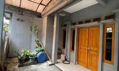 Dijual Rumah Lokasi Strategis dalam Komplek dekat Puri Cipageran