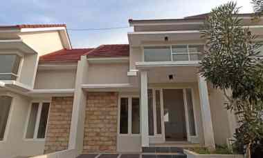 dijual rumah di perumahan mountain