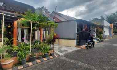 dijual rumah di perumahan toyomarto