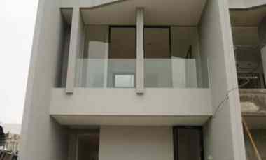 Dijual Rumah Siap Huni di Dian Istana Wiyung Surabaya Barat