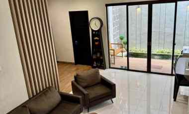 FOR SALE Rumah Cantik Semi Furnish Lokasi Kawasan Elit di Discovery