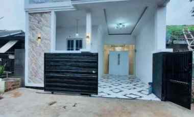 Dijual Rumah di Perumahan di Taman Kebalen Bekasi Semi Furnished