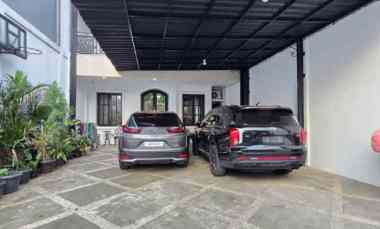 Dijual Rumah Mewah dengan Private Poll di Duren Sawit Jakarta Timur