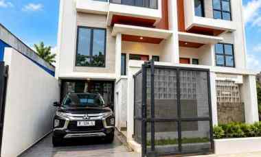 Rumah Baru 3 Lantai Strategis di Duren Sawit Jakarta Timur