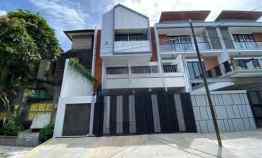 Rumah Arsitektur Modern 3 Lantai Lift Basement di Duren Sawit Jakarta