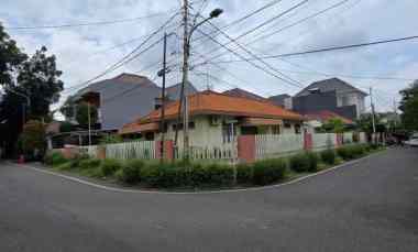 Rumah Lama Hitung Tanah dalam Komplek di Duren Sawit Jaktim