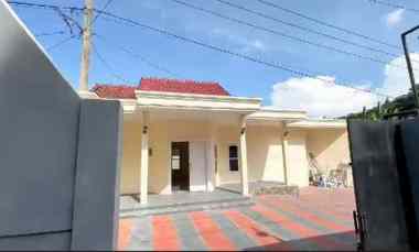 Rumah Villa Modern dengan Halaman Luas di Pandaan Desa Duren Sewu, S