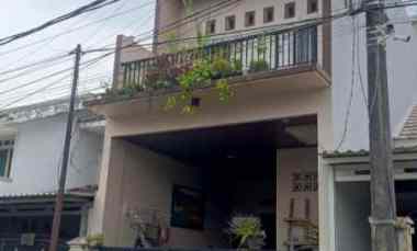 Dijual Rumah 2,5 Lantai Semi Furnished Jalan 2 Mobil di Duta Kranji