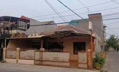 Dijual Rumah Hook 1,5 Lantai Full Renovasi Strategis di Duta Kranji