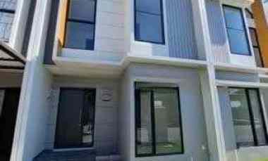 New Gress Rumah Eastern Park Surabaya Belum Pernah Dihuni