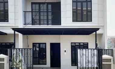 Rumah Brand New Modern Classic hanya Tersedia 5 Unit di Karang Tengah