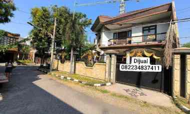 Rumah dekat Masjid Agung Surabaya Langka, Jarang Ada jl. Gayungsari