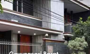 Rumah Gayungsari Barat MEWAH, ROW Jalan 2.5 Mobil Carport 4 Mobil