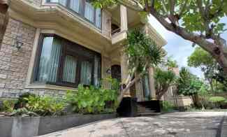 dijual rumah graha famili