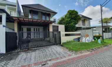 dijual rumah graha family