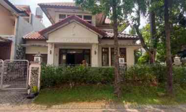 dijual rumah graha family