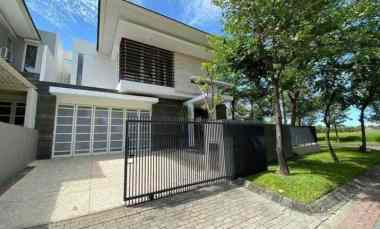 dijual rumah graha family babatan kec