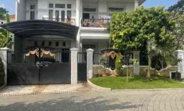 dijual rumah graha family wiyung