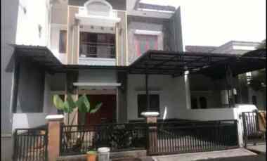 Rumah Dijual di Kebraon Surabaya Graha Kebraon Full Furnished 2 Lantai