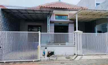 dijual rumah graha santoso regency