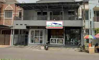 Rumah Mewah dan 3 Toko di Komersial Areas di jl.Boulevard Raya Galaxy