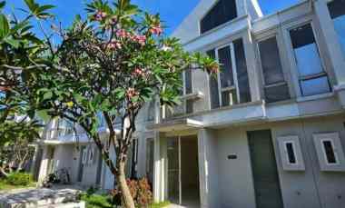 dijual rumah grand pakuwon