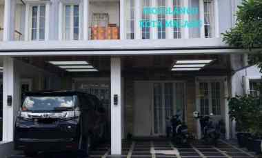 Rumah 2 Lantai Mewah Strategis Free Furnished di Green Orchid Malang