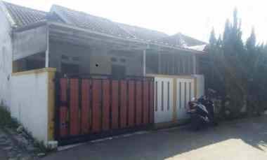 Dijual Rumah Hook dalam Cluster Cipageran