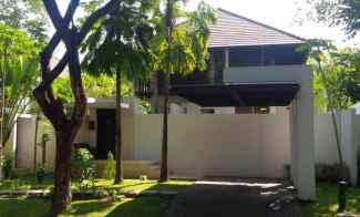 Isen Darmo Harapan - Rumah Model Villa Nyaman, Asri With Swimming Pool