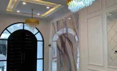 Dijual Rumah Tipe American Classic 3 Lantai di Jagakarsa