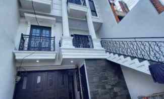 Townhouse Klasik Modern 3 Lantai Diarea Depan Jagakarsa Jaksel