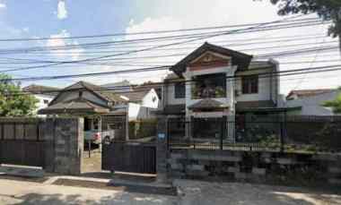 Dijual Rumah dan Kantor dengan Halaman Luas di Cikutra Bandung