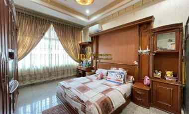 dijual rumah jalan gatot subroto