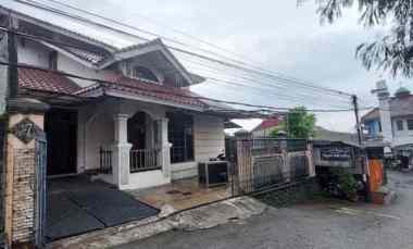 dijual rumah jalan kemiri beji depok