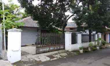 dijual rumah jalan mahakam ciracas